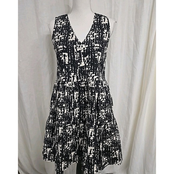 Evereve Dresses & Skirts - Evereve Giana Shift Sleeveless Dress‎ Lined Black Beige Women's Size XS